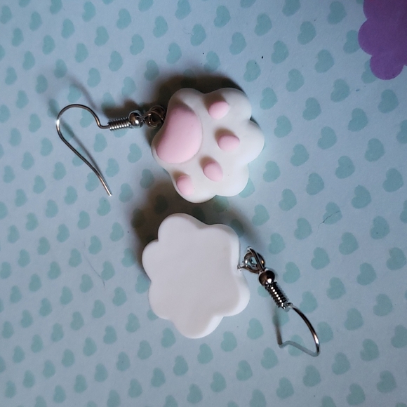 kawaii cat paw earrings - Picture 4 of 4